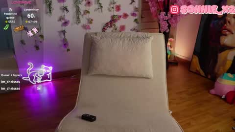 Sonnie online show from May 5, 1:50 pm