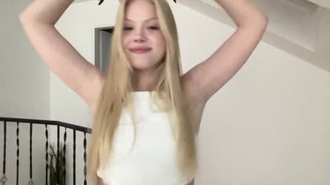 Snapshot of sonyaplush chatting on December 26, 9:37 pm Sonya  Instagram   Twitter sonyaplushgirl  OnlyFans sonyaplush online show from December 26, 9:37 pm