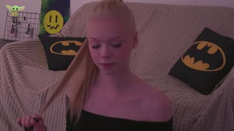 Snapshot of sonyaplush chatting on December 10, 9:11 pm Sonya  Instagram   Twitter sonyaplushgirl  OnlyFans sonyaplush online show from December 10, 9:11 pm