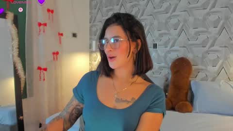 sophie online show from April 29, 4:39 am