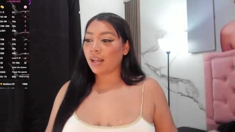 Snapshot of sophia_brunett chatting on March 7, 3:51 am Sophia  online show from March 7, 3:51 am