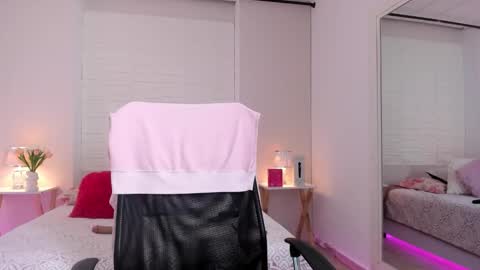  S O P H I A  online show from March 28, 12:06 pm