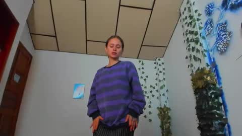 sophiamiller6 online show from March 7, 2:28 pm