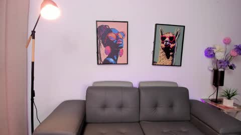   online show from April 9, 7:52 pm