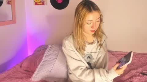 Sophie online show from April 18, 7:54 am