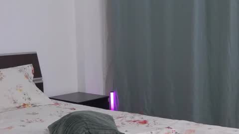 Snapshot of sophie_jeans chatting on September 17, 6:55 pm Sophie jeans online show from September 17, 6:55 pm