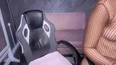 sophie_jones_b online show from March 2, 12:45 pm