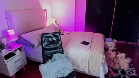    online show from December 6, 4:19 am