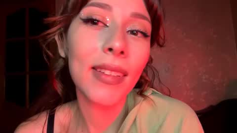 Snapshot of sophiedescoteaux chatting on October 22, 9:05 pm Mira online show from October 22, 9:05 pm
