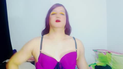 sophiehillsxo online show from December 16, 3:35 am