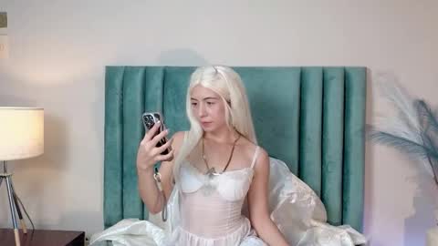 Sophie Johns online show from December 15, 6:48 pm