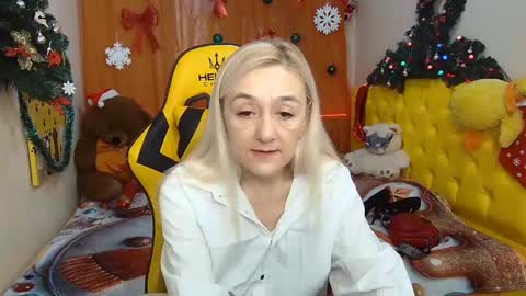 sophiekittyy online show from December 3, 10:34 am