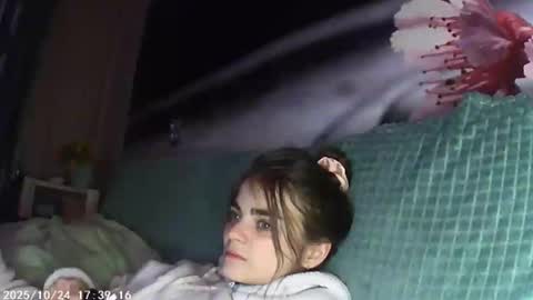 Snapshot of sophiesuvi chatting on October 23, 7:26 pm Sophie and my bestie Mandy online show from October 23, 7:26 pm