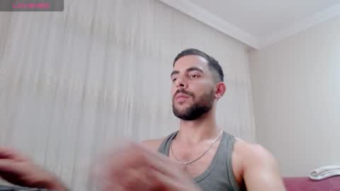 luis online show from December 2, 9:46 pm