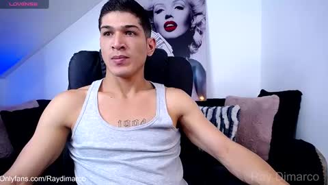 Snapshot of soyraydimarco_ chatting on December 12, 6:42 pm RayDimarco  independent model online show from December 12, 6:42 pm