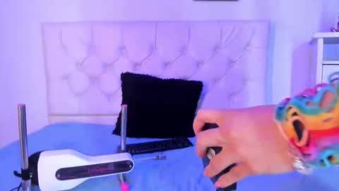      online show from September 28, 1:03 am