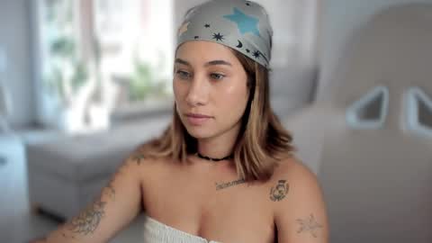 Snapshot of soytulu_ chatting on February 17, 6:50 pm brisa  s online show from February 17, 6:50 pm