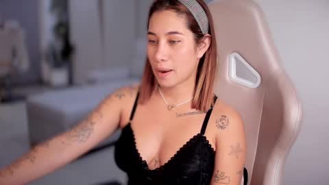 Snapshot of soytulu_ chatting on February 22, 1:00 am brisa  s online show from February 22, 1:00 am