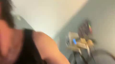 TrndSettrz online show from January 28, 4:08 am