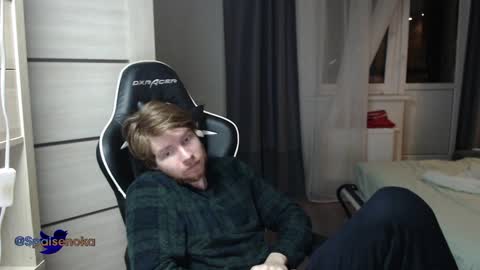 Snapshot of spaisenok chatting on December 10, 2:48 am Mike online show from December 10, 2:48 am