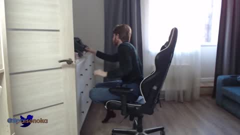 Snapshot of spaisenok chatting on December 13, 10:19 am Mike online show from December 13, 10:19 am