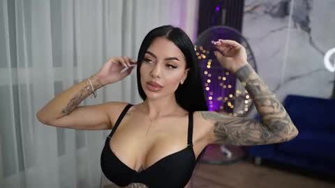 Spicy Maple online show from November 11, 8:00 pm