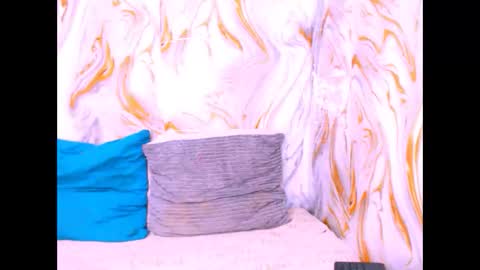 spicybarbie4u online show from April 15, 6:33 pm