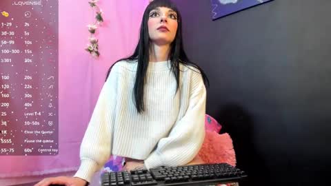 Snapshot of split_girl chatting on October 2, 6:01 am EMMA online show from October 2, 6:01 am