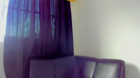 Snapshot of squirttati33 chatting on January 3, 12:51 pm Tati online show from January 3, 12:51 pm