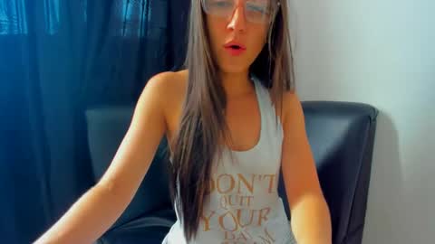 Snapshot of squirttati33 chatting on March 3, 2:39 pm Tati online show from March 3, 2:39 pm