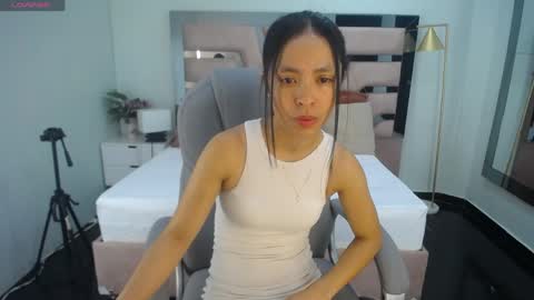 sr_smith_1 online show from April 13, 1:15 pm