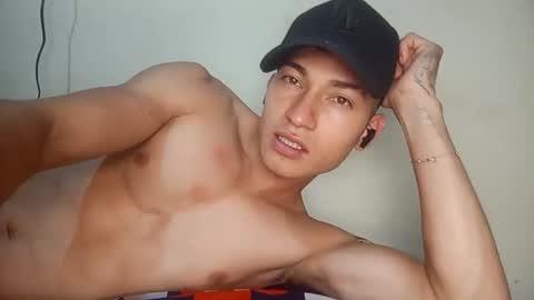 Snapshot of sradicto chatting on September 11, 2:46 am Flacofitxx online show from September 11, 2:46 am