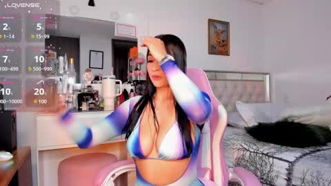 Snapshot of srita_laura chatting on January 23, 4:09 am Laura online show from January 23, 4:09 am