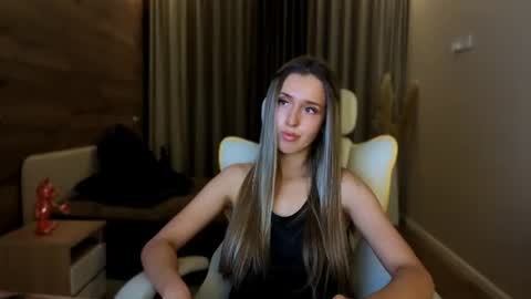 Chloe online show from July 27, 6:38 pm