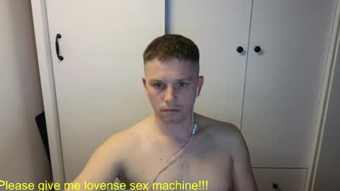 st1vemaster01 online show from May 17, 3:21 pm