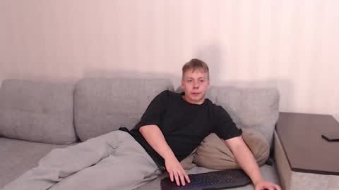 Snapshot of st_rudy chatting on October 28, 4:19 pm Joe Peach online show from October 28, 4:19 pm