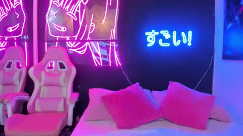 staarlightt online show from February 8, 10:13 pm