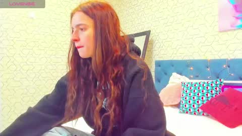 Stacey GMT5 Mo Tu We Th Fr Sa 3am -10am online show from December 20, 1:25 am