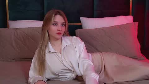 StacyEvances online show from March 21, 6:23 pm