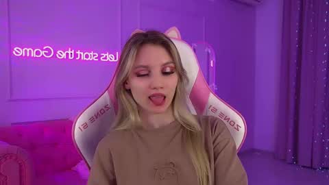 StacyEvances online show from March 1, 6:34 pm