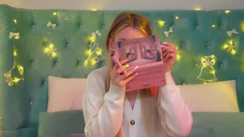 StacyEvances online show from December 2, 7:01 pm