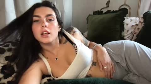 Snapshot of stacywithuu chatting on September 18, 5:28 pm Stacy online show from September 18, 5:28 pm