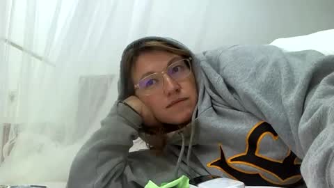 starlagurl online show from March 8, 3:02 pm