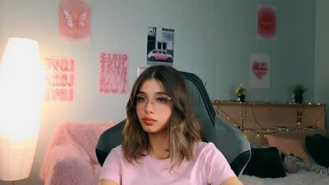 Sara online show from May 31, 6:09 pm