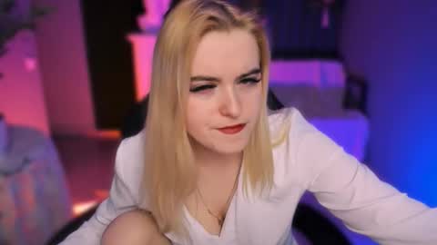 stef_nicks online show from March 8, 9:24 am