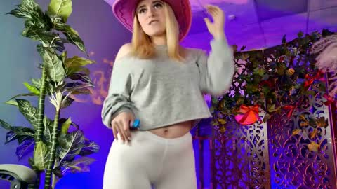 stef_nicks online show from March 15, 9:24 am