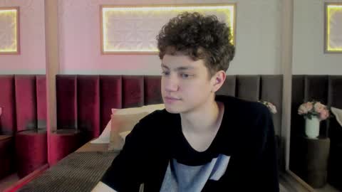 Esrefan online show from March 1, 8:46 pm