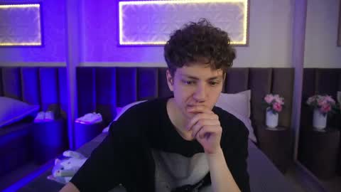 Esrefan online show from April 16, 8:20 pm