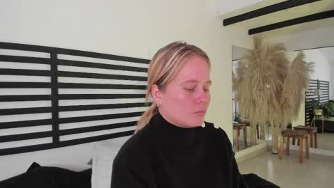 Stefanny   online show from February 18, 6:37 pm