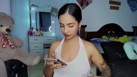 Im MiaIts my first day here  online show from October 9, 3:23 am